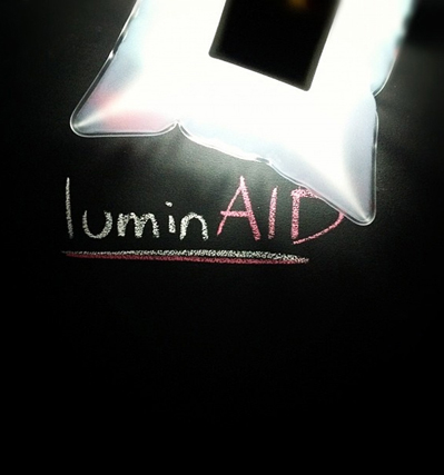 LuminAID Solar Light - 공기주입식 태양빛충전 캠핑용 등불 